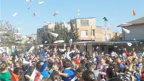  Sivil Havacılık Kulübünün  kağıttan uçak projesi