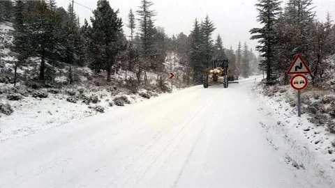 Büyükşehir,  Karla Mücadele İçin Çalışmalara Aralıksız  Devam Ediyor