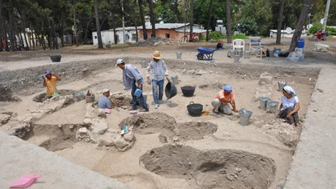 Tarsus Gözlükule Höyüğü'nde Kitabe Bulundu