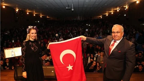 Erdemli’de Öğrenciler Gökçe Konseri İle Tatile Girdiler