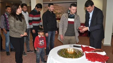 Asker Eğlencesinde Kınaları Gençlerin Eline Başkan Turgut Yaktı