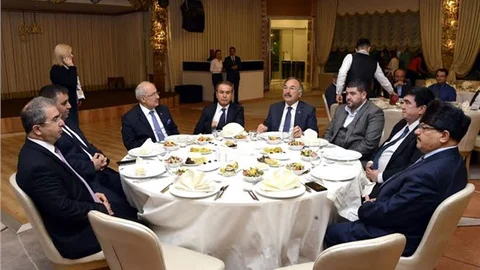  EMITT Sonrası Yemekte Gazetecilerle Bir Araya Gelen Başkan Kocamaz Şehitleri de Unutmadı