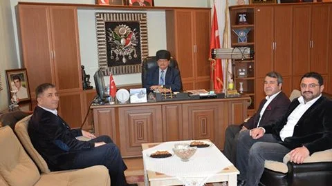 Mersin'in iki kardeş belediye başkanı buluştu