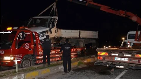 Tır Çarpan Öğretmen Hayatını Kaybetti