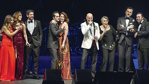 Çağan Irmak'ın Nostalji Gecesi Çok Beğenildi