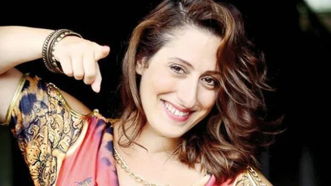 Demet Büyükkol Soyadını Gül Yaptı! Demet Büyükkol Kimdir