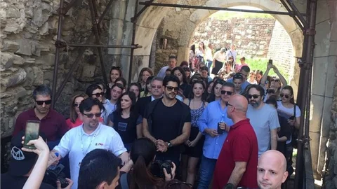 Burak Özçivit'e Kızlar Saldırdı!