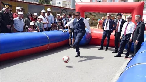 ÇOCUKLARLA BİRLİKTE ÇOCUKLUKLARINI YAŞADILAR