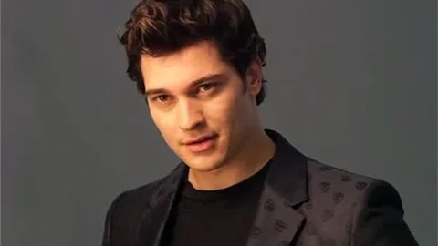 Çağatay Ulusoy'un Yeni Dizisinde Senarist Neden Değişti?