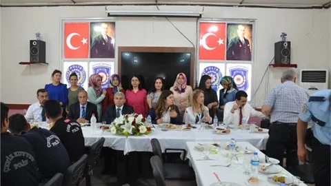 Tarsus'ta Çevik kuvvete moral