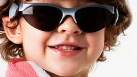 Çocuklar Kesinlikle Güneş Gözlüğü Kullanmalı! Çocuklar İçin Uygun Güneş Gözlüğüne Dikkat Edin!