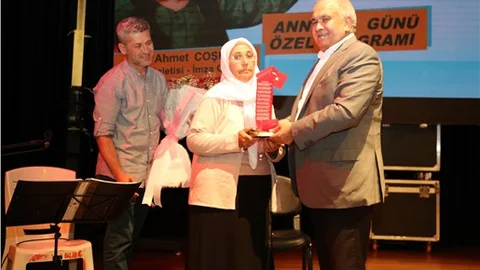 Erdemli Belediyesi Anneleri unutmadı