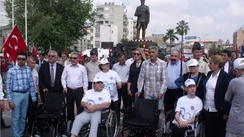 Kendileri küçük, düşünceleri büyük