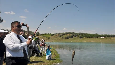 BAŞKAN, ENGELLİLERLE BALIK TUTTU