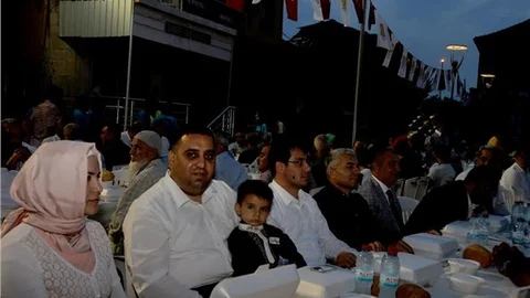 HZ. DANİYAL MAKAMI MEYDANINDA İLK İFTAR AÇILDI