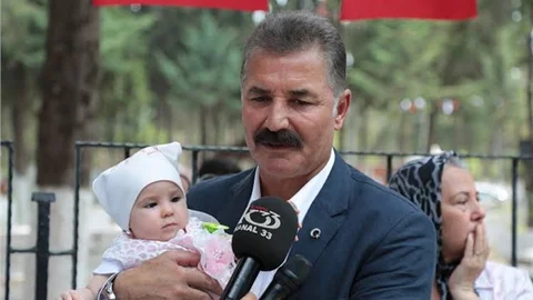 ŞEHİT ÇOCUĞU BAŞKAN TUNA’YI DUYGULANDIRDI