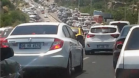 MERSİN'DE TRAFİK YOĞUNLUĞU