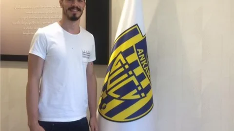 Tarsuslu milli file bekçisi  Ankaragücü  ile  anlaştı