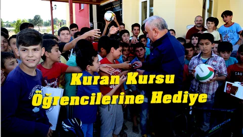 Mersin Erdemli'de Kuran Kursu Öğrencilerine Hediye