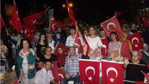 Kadınlar Meydanlarda 'demokrasi nöbeti'nde