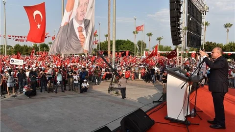 VALİ DEMOKRASİ MİTİNGİNDE KONUŞTU