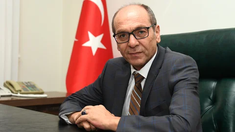 Büyükşehir Belediye'de Genel Sekreter Kutlugün Göreve Başladı