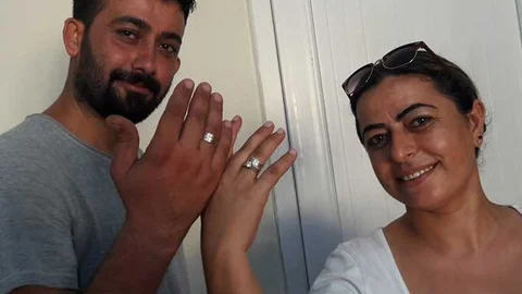 Kayıp Yüzüğün Sahibini Bulup Eliyle Teslim Etti, Örnek Davranış Rıfat Çınar'dan