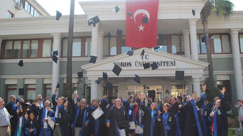 Mersin Tüm Emlakçılar Odası Toros Üniversitesi’nde Kep Fırlattı