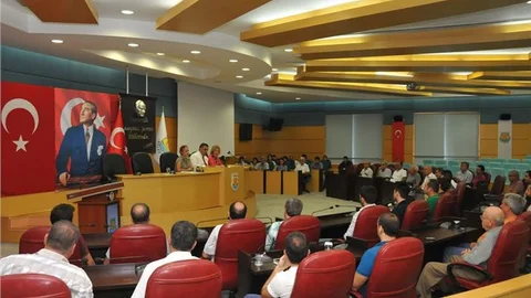 TARSUS'TA  MÜTEAHHİTLERLE TOPLANTI YAPILDI