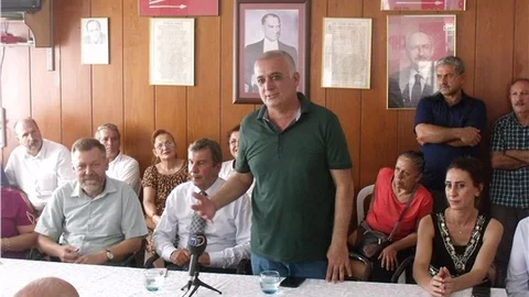 Tarsus CHP'de bayramlaşma töreni düzenlendi.