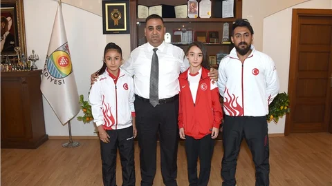 Tarsuslu Şampiyon Karatecileri Başkan Can Ödüllendirdi