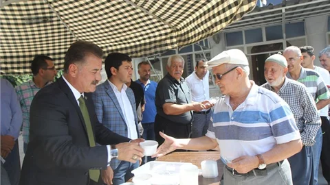 Başkan Tuna, Aşure Dağıttı