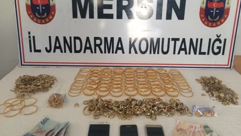 Antalya'da Dolandırdılar, Mersin Yolunda Jandarmaya Yakalandılar