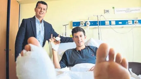 Ayaklarından Eline Parmak Nakli Yaptılar!!