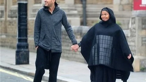 Michael Jackson'ın Dünyaca Ünlü Şarkıcı Kız Kardeşi Tesettüre Girdi