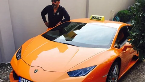 Cem Yılmaz'ın Son Model Taksisi Dikkatleri Üzerine Topladı!