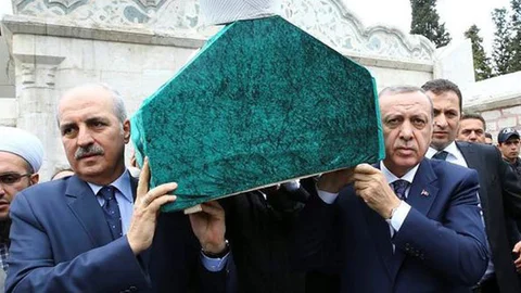 Tabutunu Cumhurbaşkanı Erdoğan Taşıdı!