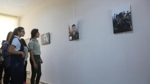 Mersin'de Güzel Sanatlar Lisesi Öğretmen Ve Öğrencileri 15 Temmuz Darbesini Resimlerle Anlattılar