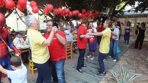 Mersin 29 Ekim Kutlamaları'nda Down Sendromlu Çocukların Eğlenmesi Sağlandı