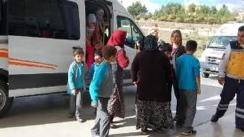 110 Öğrenci Okulda Yedikleri Öğlen Yemeğinden Zehirlendi