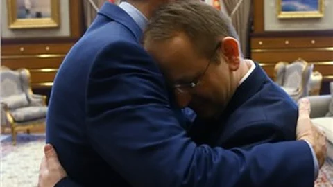 Cumhurbaşkanı Erdoğan 15 Temmuz Gazisini Bağrına Bastı Sarıldı