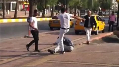 Mersin'de Tacizci Suriyeliye Tekmeyle Karşılık Verildi