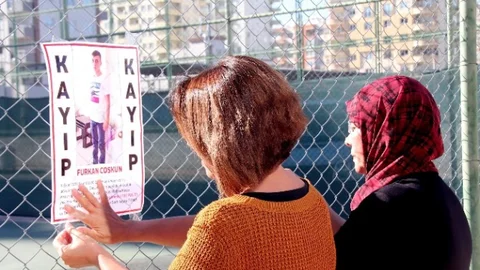 Mersin'de Çocuğu Kaçırılan Gözü Yaşlı Anne 24 Gündür Oğlunun Bulunmasını Bekliyor