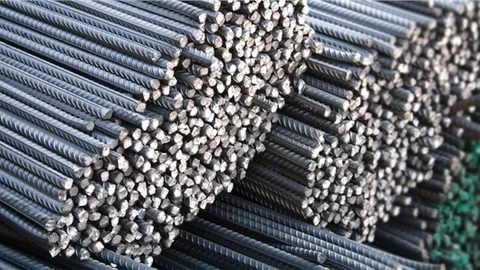 Mersin'de Ayağı Demirlere Sıkışan İşçi Kurtarıldı