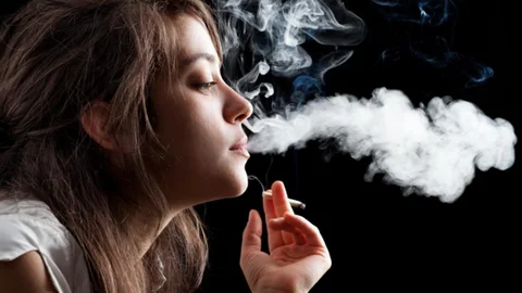 Sigara İçmek Kişinin Torunlarını Bile Etkiliyor!