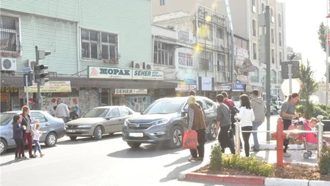 TRAFİKTE ŞAŞIRTAN OLAY!