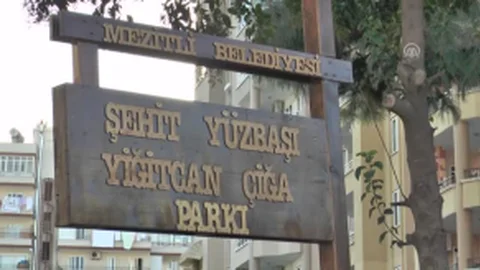 Mersin'de 1 Yaşındaki Bebeğin İlk Doğum Günü Pastası Şehit Babasının İsmini Alan Parkta Kesildi