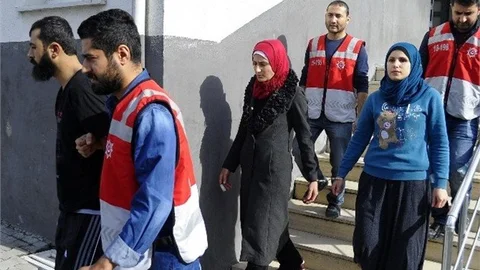 Suriyeli Kadın ile Sevgilisi Bir Olup Kadının Kocasını Öldürüp Çöpe Attılar