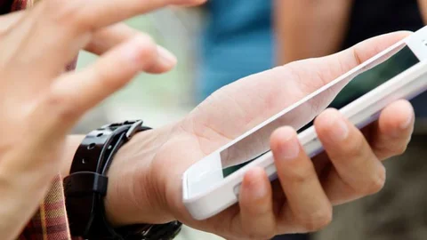 Sürekli Cep Telefonu Kullananlar Dikkat!