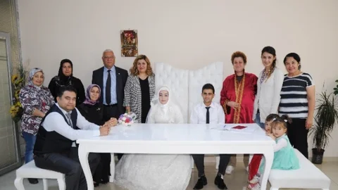 Mersin'de Resmi Nikahı Bulunmayan 2 Çocuklu Aile Nikah Masasına Oturtuldu